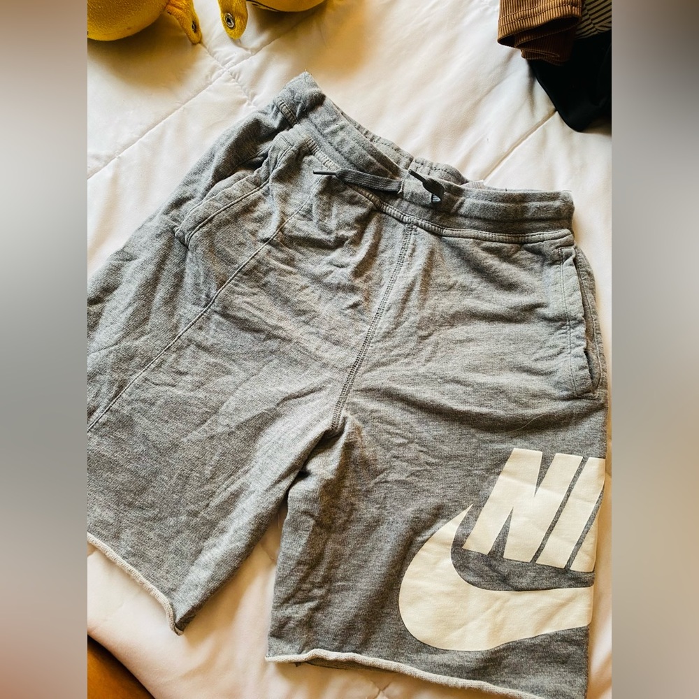 Nike boys short size L (14)